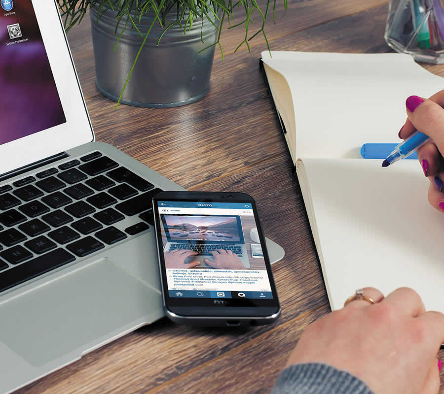 CRM (Customer Relationship Management)